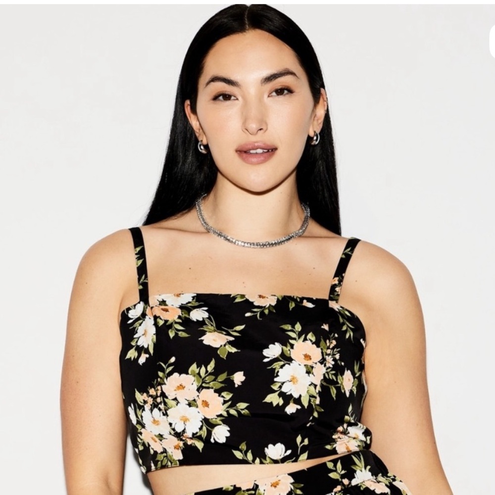 NWOT Old Navy Black Floral Date Night Crop Top